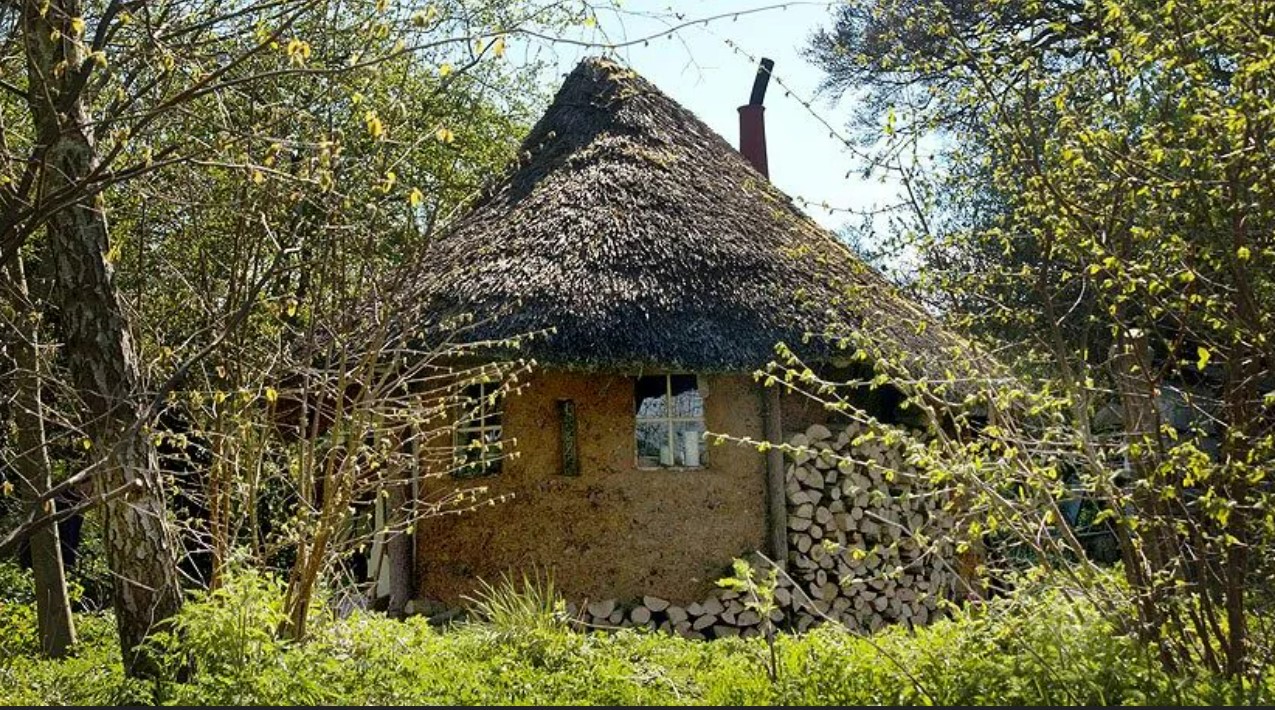 Michael Buck’s Cob House (Oxfordshire, England)